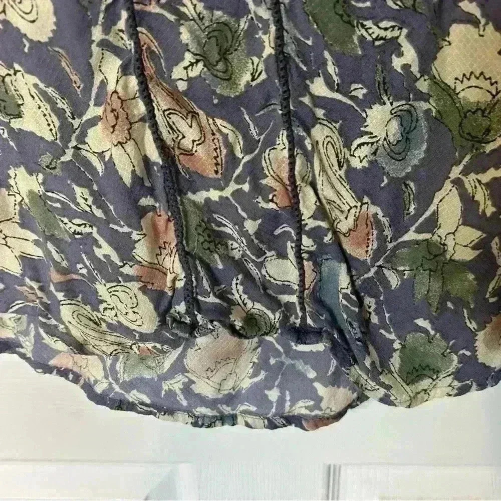Lucky Brand Pullover, round Neck with v-neck at tie, boho, flower, top. Small - Picture 8 of 9